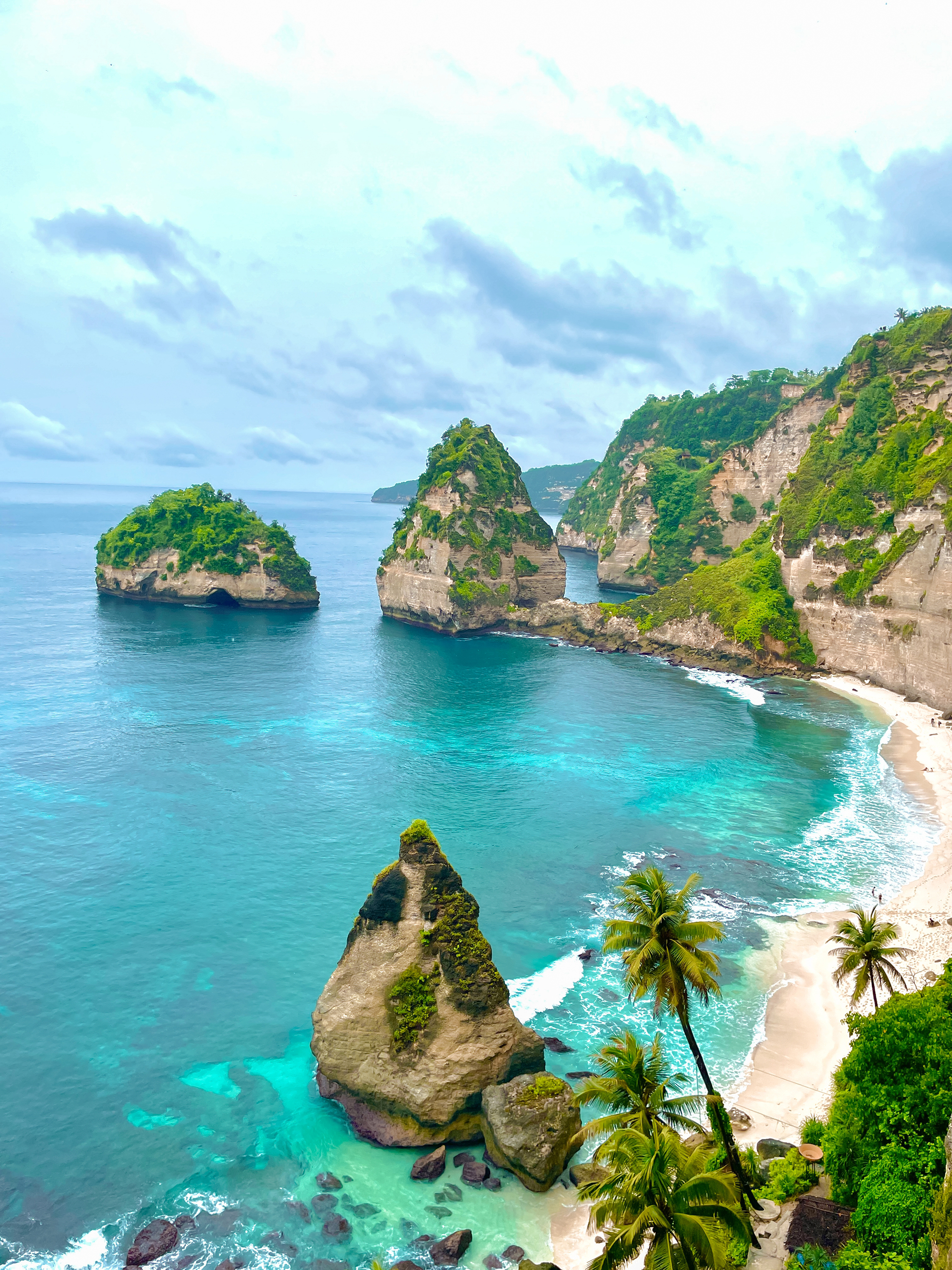 A,view,of,the,diamond,beach.,bali,,indonesia